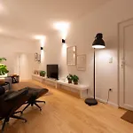Modern & Stylish With Terrace By Hostwise Διαμέρισμα Πόρτο