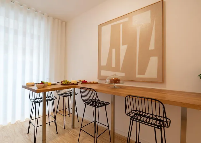 Modern & Stylish With Terrace By Hostwise דירה