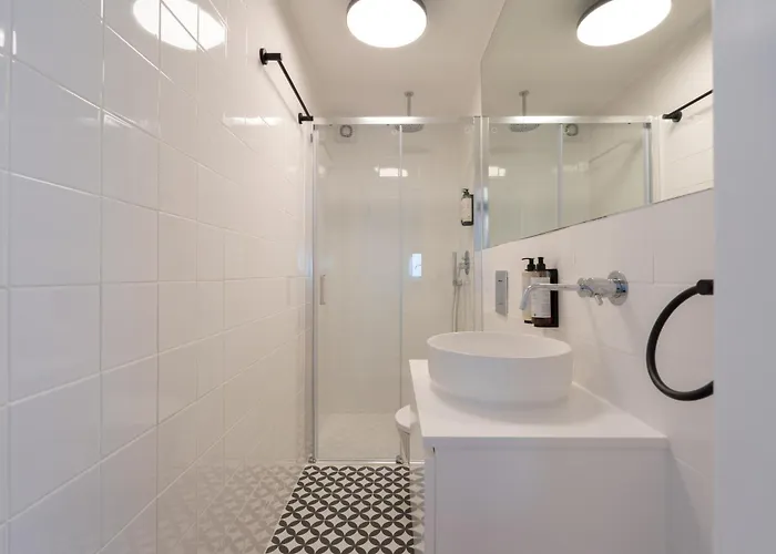 Modern & Stylish With Terrace By Hostwise *