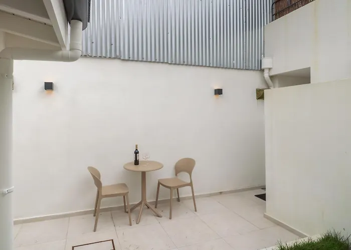 Modern & Stylish With Terrace By Hostwise