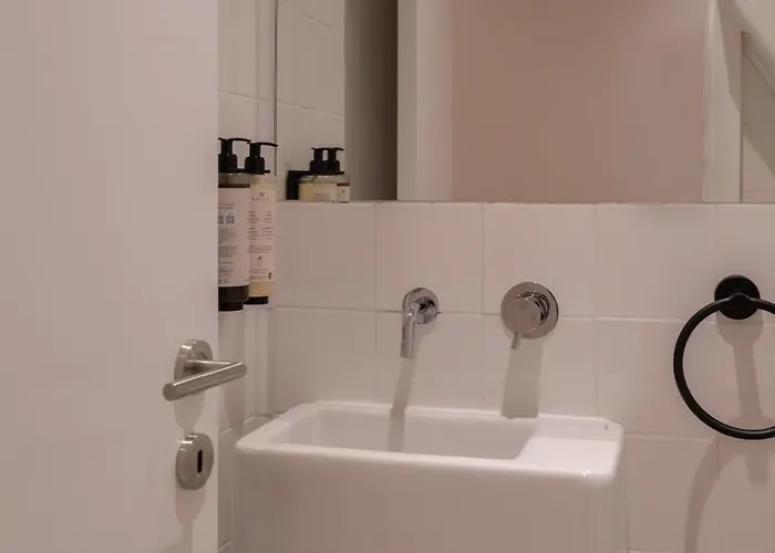 Apartment Modern & Stylish With Terrace By Hostwise