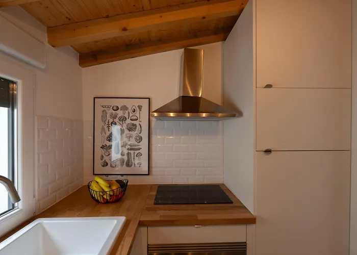 Modern & Stylish With Terrace By Hostwise